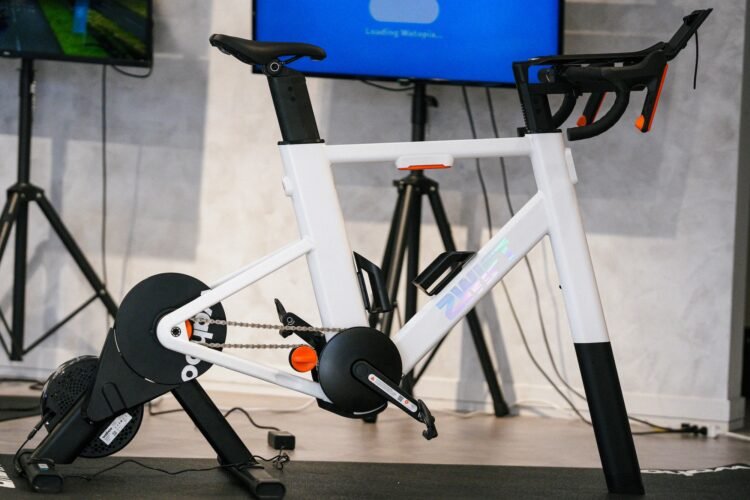 Wahoo ZWIFT RIDE with KICKR CORE 2のご紹介！実車不要、幅広い調整域、リアルなZwiftトレーニングを誰でもすぐに。