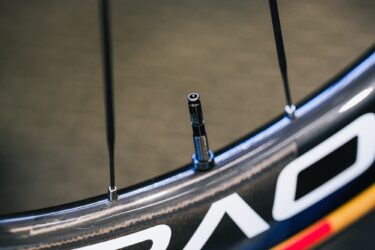 100年以上変わらなかった仏式バルブがついに進化！全サイクリストにおすすめしたいクリックバルブが入荷！