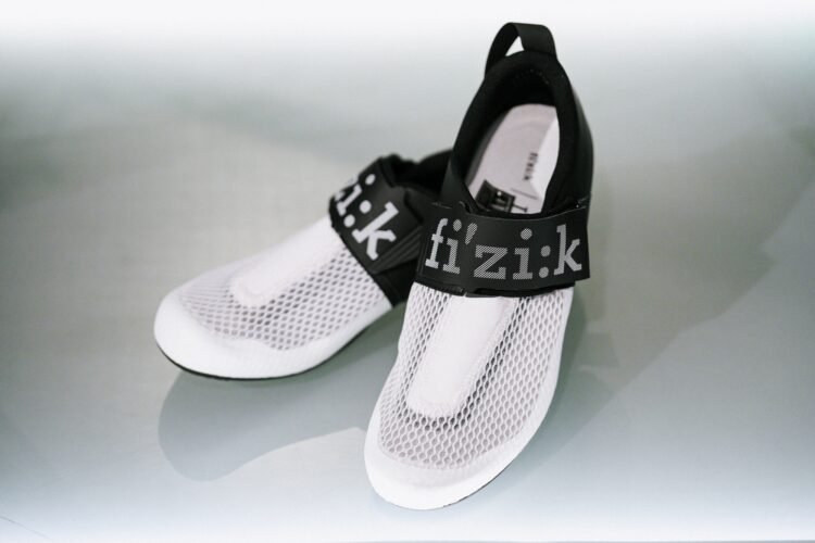 【店頭在庫】トランジションを制する一足。フィジーク TRANSIRO HYDRA が入荷しました！