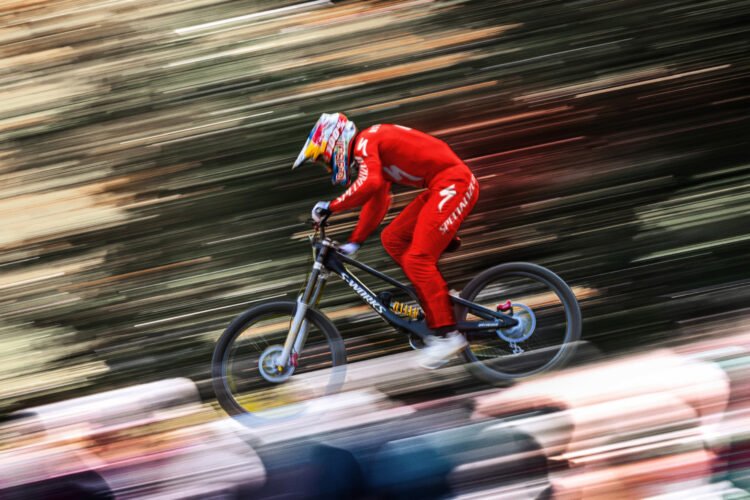 HighGearドライブトレイン+OBBリンクで進化した次世代DHバイク – 新型DEMO 11登場！