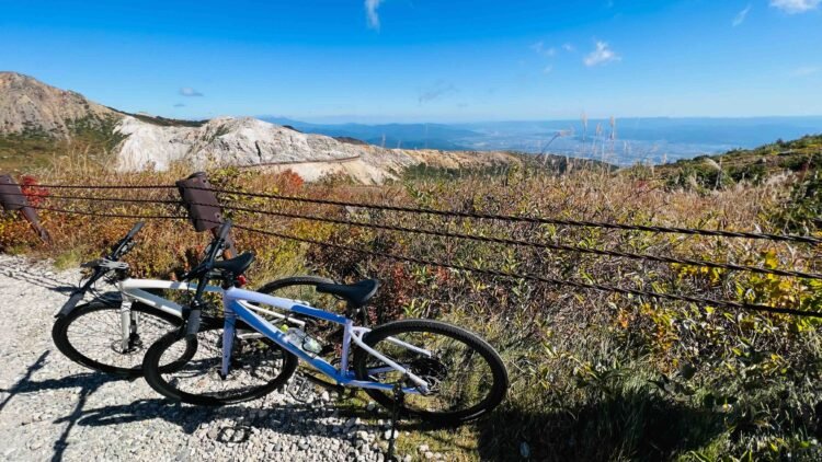 レンタルバイクで紅葉の磐梯吾妻スカイラインへ！