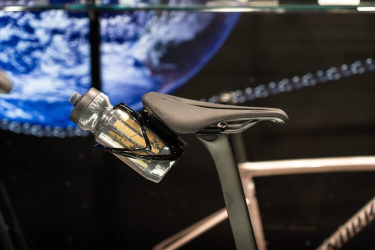 ボトルケージをスタイリッシュに増設！Direct Mount Reserve Rack