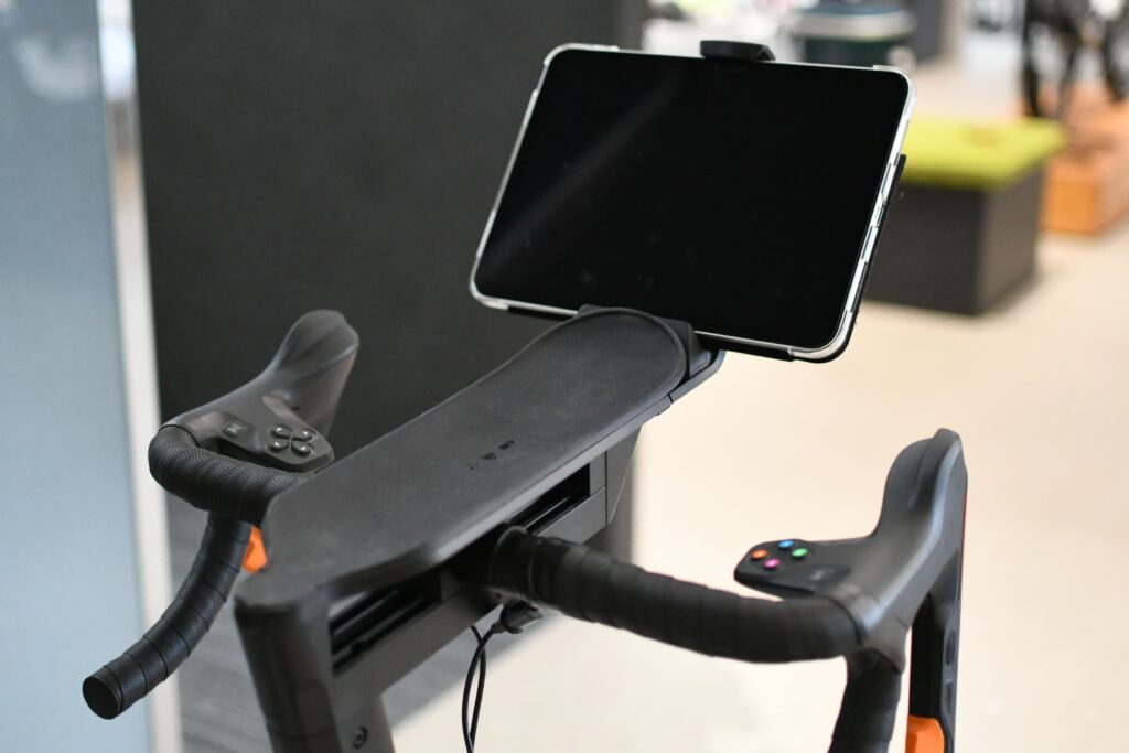 Zwift Ride with KICKR CORE 2」が期間限定で体験できます