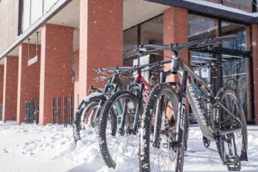 スパイクタイヤを履いた北海道カスタム冬仕様バイクが登場