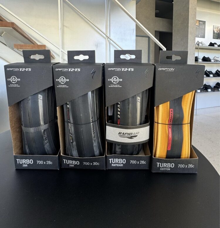高性能な旧型ロードタイヤがお買い得です！