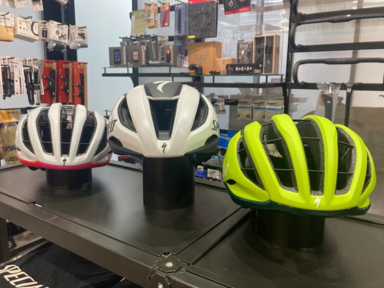 【在庫情報】Evade 3 / Prevail 3 Team Replica