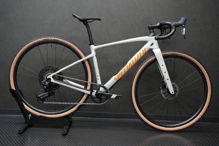 最新のグラベルロードDIVERGE 4 COMPが入荷！