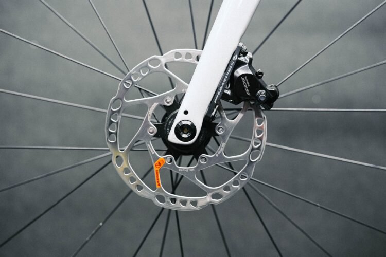 リムブレーキから油圧のディスクブレーキに変わった時にランニングコストはどう変わる？