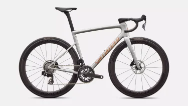Tarmac SL8 Pro SRAM Force AXS「D2」と「E1」の違いは？