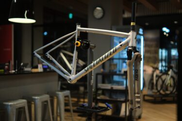 Ready to paint CRUX DSW Frameset <br> それはライダーの好きにやってくれということ