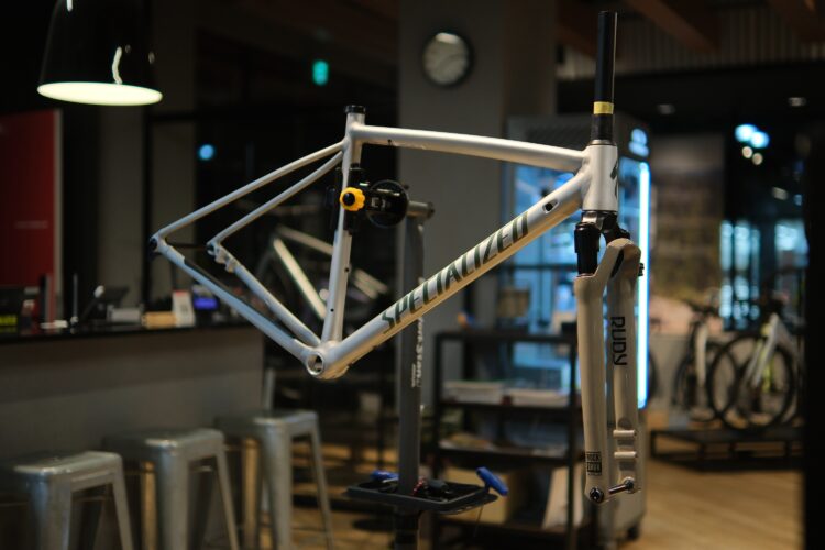 Ready to paint CRUX DSW Frameset <br> それはライダーの好きにやってくれということ