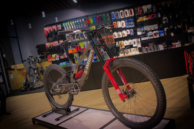 レキ Worldcup Race Downhill S 8.5新品未使用品 最速のDH BIKE「S-Works Demo 11」入荷しました！｜高速域での安定感を