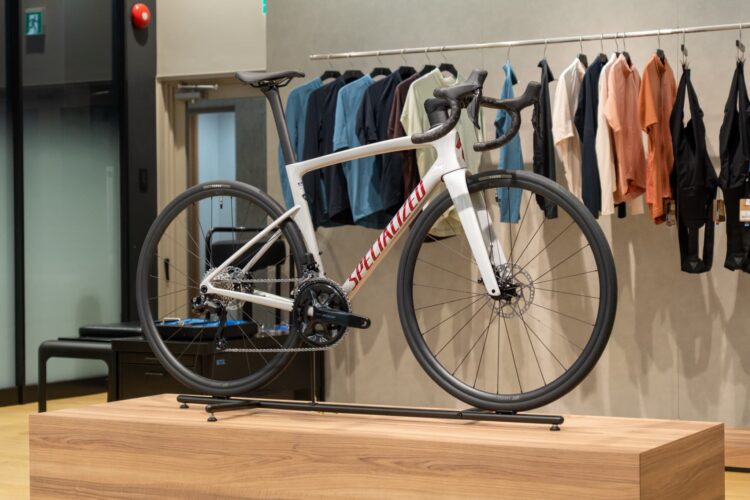 乗ってカスタマイズして楽しむ Tarmac SL9 Comp という選択肢