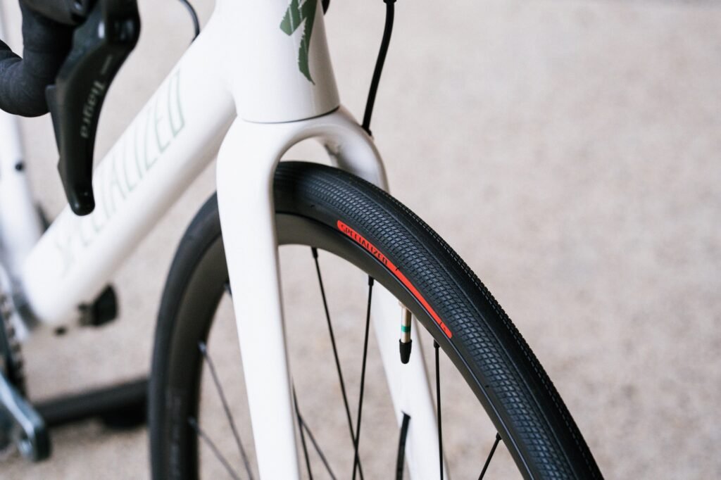 30万円以下のカーボンロードバイク！ROUBAIX SL8が入荷