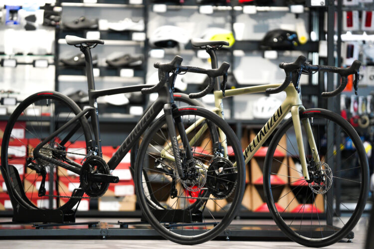 TARMAC SL7 COMP – SHIMANO 105 DI2がアウトレットに追加！