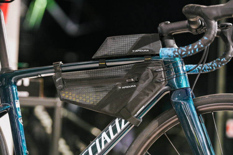 【新入荷】「平均5Wを削減するバッグ」Apidura Aero System登場！