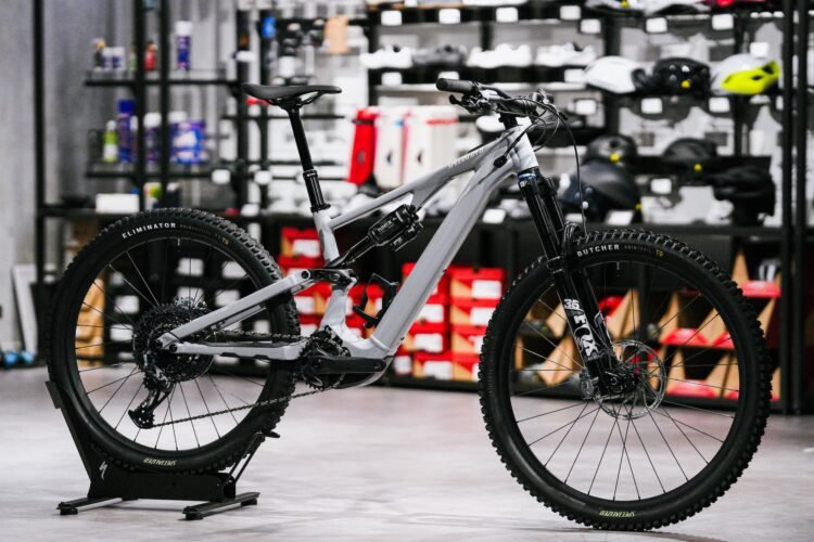 スペシャライズド　MTB フリーライド 最大36回無金利キャンペーン対象】P.4 REDTNT/FRYRED/WHT 27.5(27.5