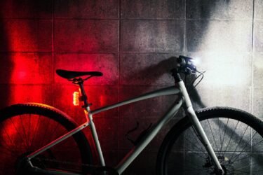 冬至が近づいてきました。1年でいちばん暗くなる日だからこそ、ライトを見直しましょう！