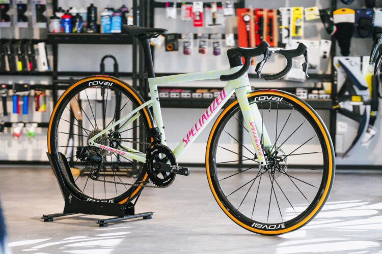 TARMAC SL8 FRAMESETをこだわりのパーツで組み上げました！