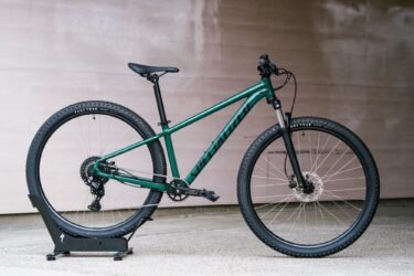 【店頭在庫】街乗りからトレイルまで楽しめる万能MTB、ROCKHOPPER SPORT が入荷しました！
