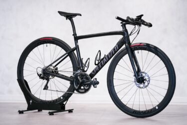 Tarmac SL6をフラットバーロードにカスタムしました！