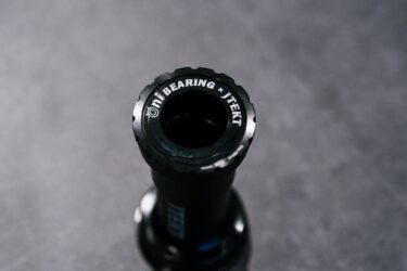 回転性能を追求するカスタム。ONI BEARING搭載ボトムブラケットを取り付けました！