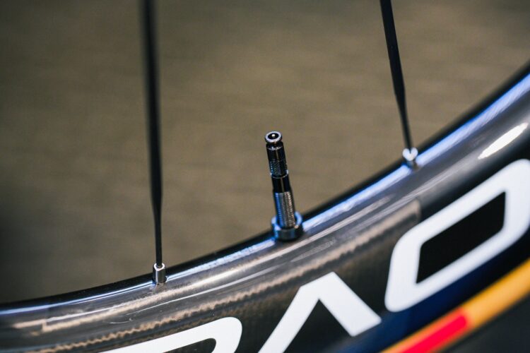 100年以上変わらなかった仏式バルブがついに進化！全サイクリストにおすすめしたいクリックバルブが入荷！