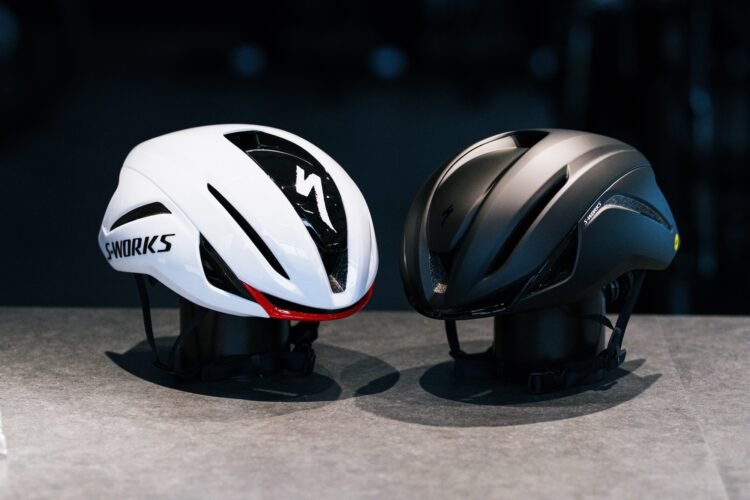 新型ヘルメットEVADE4が登場！冷却機能が向上！