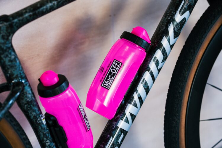 MUC-OFF TWISTBOTTLE 590 + BIKEBASE が入荷！