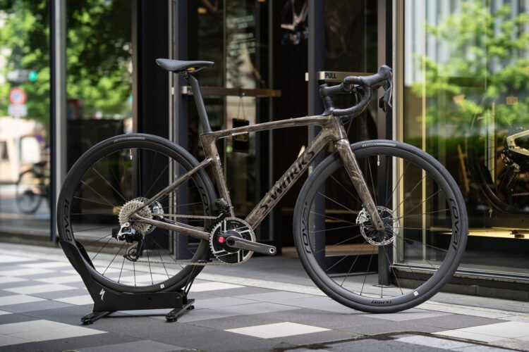 Sram Red Axs E1を搭載した新色のS-Works Roubaix SL8が登場！