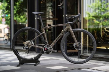 Sram Red Axs E1を搭載した新色のS-Works Roubaix SL8が登場！