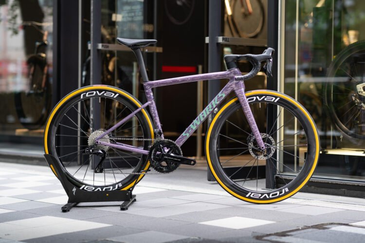 値下げします　Specialized ロードバイク ブラック/イエロー　東京都。 値下げします Specialized ロードバイク ブラック/イエロー 東京
