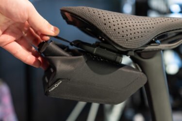 ワンタッチで脱着が可能なサドルバッグ “FIDLOCK PINCLIP SADDLE BAG”