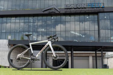 【新商品】Rapide CLX Ⅲ搭載のS-Works Tarmac SL8が入荷