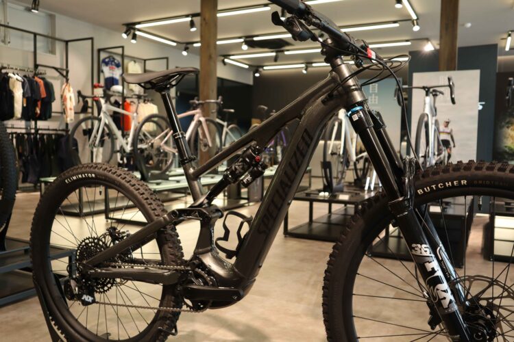 【Outlet】最新スペックのLevo SL Comp Alloy が 25%オフ！