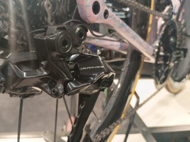 変速トラブルの影に潜む“わずかなズレ”── ディレイラーハンガーの重要性