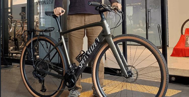 Diverge 4をフラットバー化。自分の使い方に合わせてもっと自由に。
