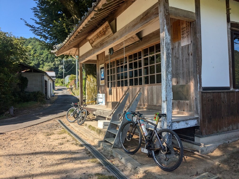 ツチノコの里薬師寺堂