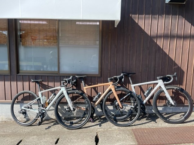 ROUBAIXとTARMACでいく、しっかり走ってしっかり食べる夏早朝ライド!!!!