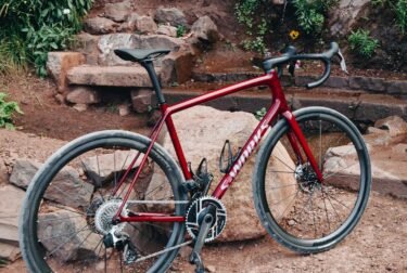 AETHOS 2に乗ってわかった、“軽さのその先”