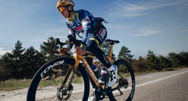 【再販売のお知らせ】S-Works Tarmac SL8 LTD – Remco’s ‘Golden Season’
