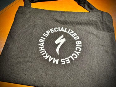 【入荷情報】待望の新作！スペシャライズド幕張オリジナルサコッシュが「ブラック」になって新登場！