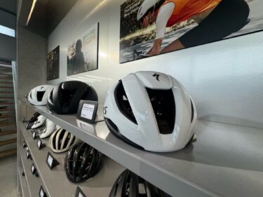 大人気、スペシャライズドが誇る最強のエアロヘルメット「Evade3」　ここにあり！