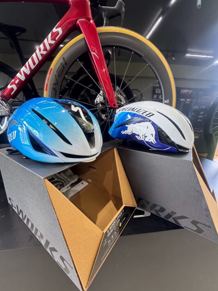 Evade4 チームレプリカ限定モデルが入荷しました！ 店頭在庫分は共にSOLD OUT🙇