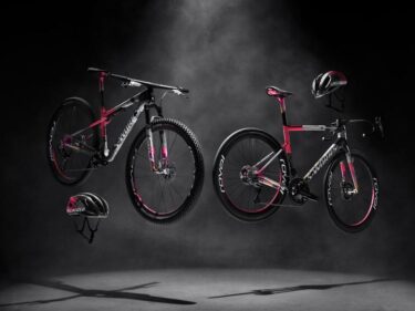 創業50周年を記念する S-Works Forward 50コレクションの販売が開始されます。