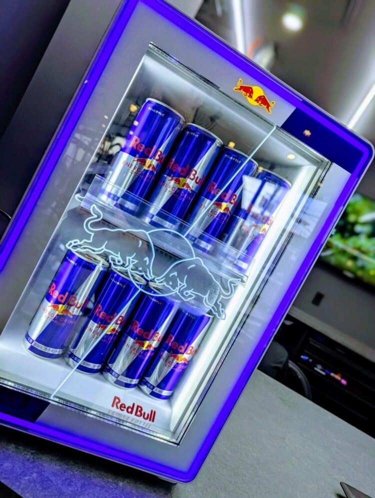 【ニュース】REDBULLエナジードリンク販売スタート！！