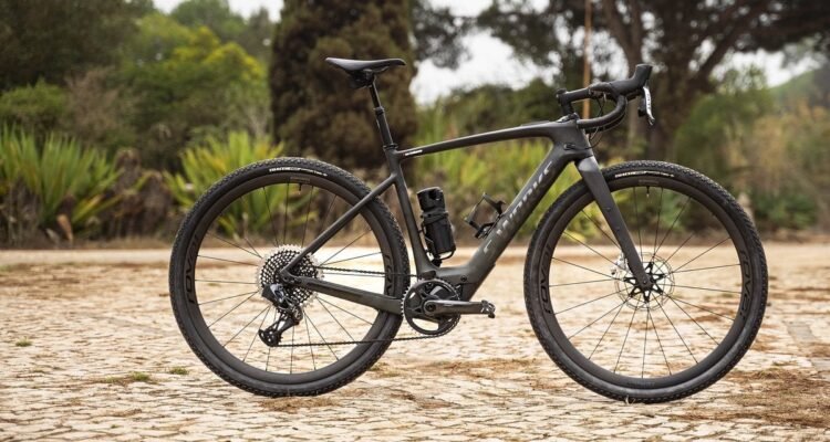 ライドスタイルやフィールドに捕らわれない、全く新しいCREO2が登場。