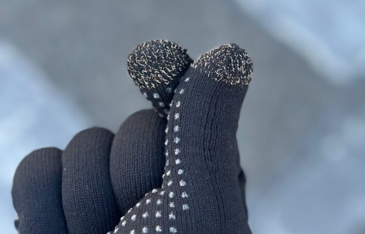 タッチパネル対応！防水・防寒グローブ入荷のお知らせ