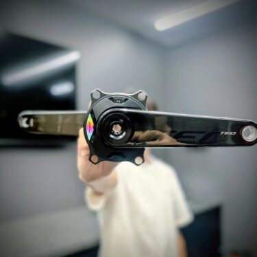 “しなやかと剛性の共存”カーボンクランクについて