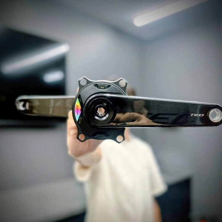 “しなやかと剛性の共存”カーボンクランクについて